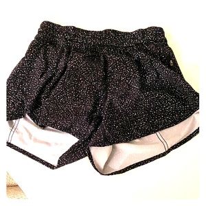 LULULEMON SHORTS (SIZE 8)